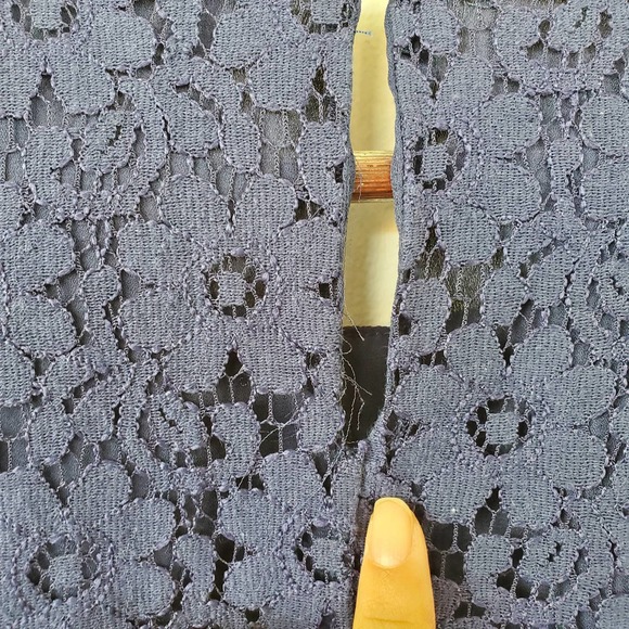 Alya  Navy Blue Floral  Lace Flowy Sleeveless Lined Top Womens Size Small - Picture 10 of 10